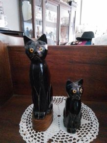 Another pair of cats