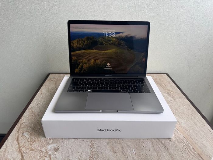 MacBook Pro (13-inch, 2019, Four Thunderbolt 3 ports)