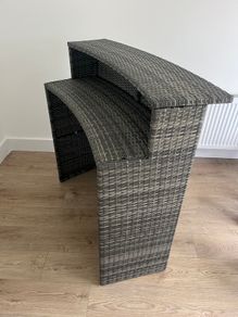 Rattan bar