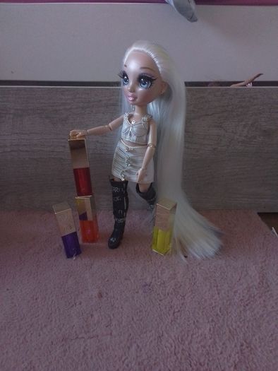 Rainbow High doll, Amaya Raine