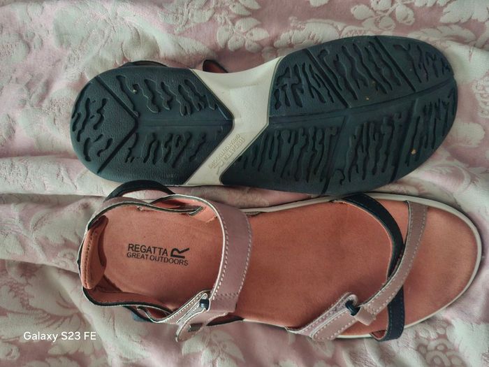 Ladies sandals