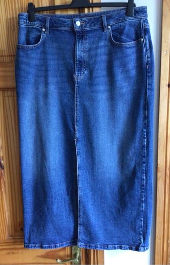 Ladies Dark blue denim midi skirt with large centre slit size 18 includes Postage