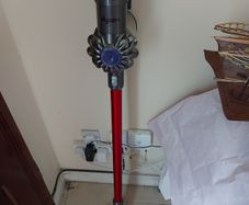 DYSON CYCLONE Vacuum Cleaner, excellent battery and in very good condition
