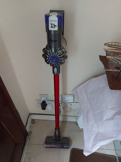 DYSON CYCLONE Vacuum Cleaner, excellent battery and in very good condition