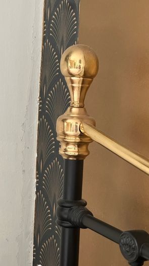 King Size Gold&Black Frame