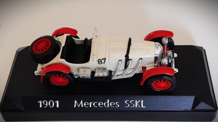 Diecast Model Mercedes-Benz SSKL - Collectable Solido Age D'Or 1:43