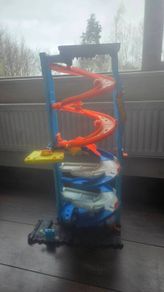 Hot wheels tracks