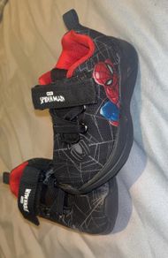 Spiderman runners uk size 4