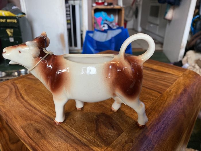 Cow creamer jug