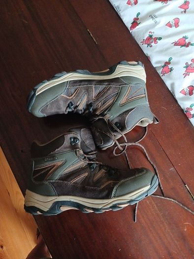 Hiking boots size 7