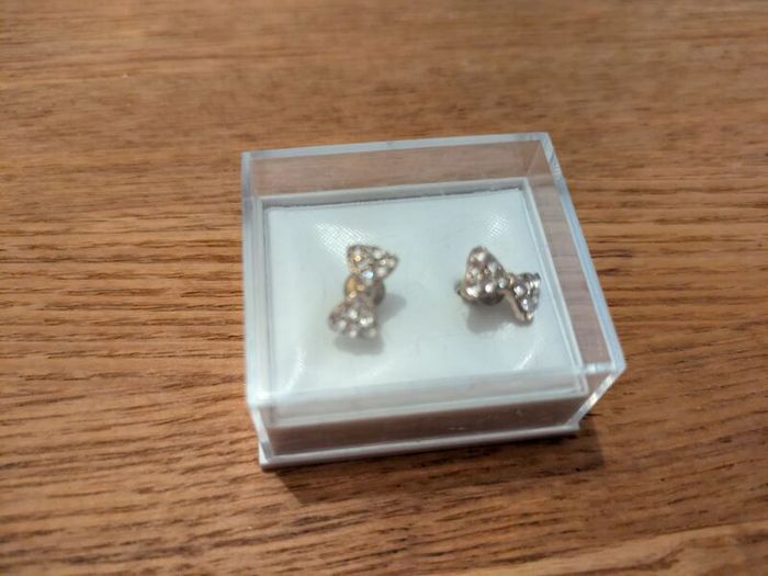 New bow earrings