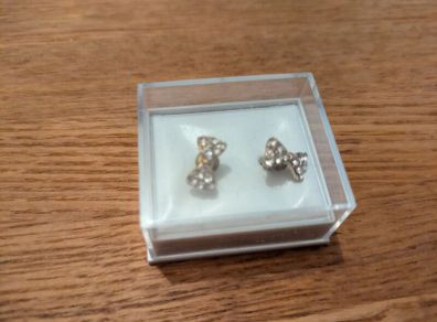 New bow earrings