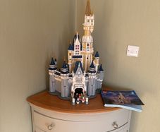 lego  Disney  71040 castle from first launch with manual