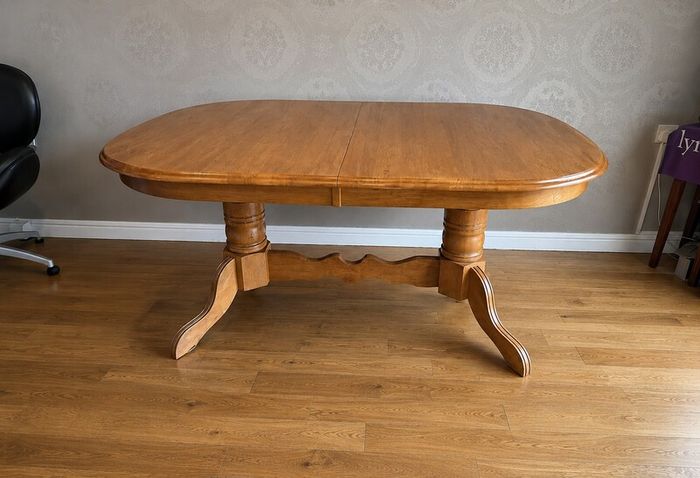 Solid Wood Extendable Dining Table & 5 Chairs