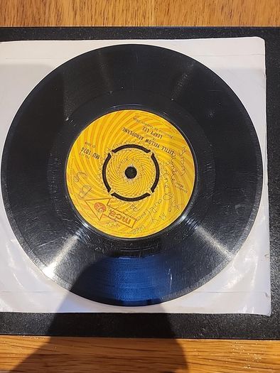 Leapy Lee Little Yellow Aeroplane 7 Inch Vinyl
