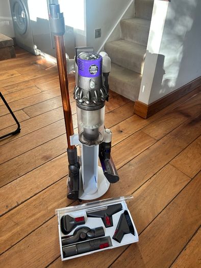 Dyson V10 Cordless Vacuum Cleaner with Stand and Accessories