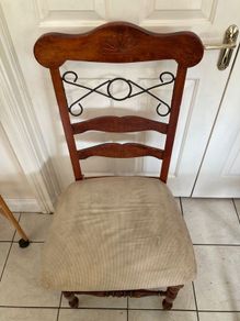 6 Nice wooden chairs
