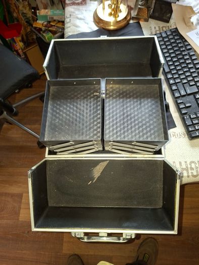 Aluminum vanity Tool case with expanding tiered trays and a fitted lower well, Ideal for Make-up or for keeping them Screw-Driver Bits together, could be used for a lot of things, Postage Available or collection