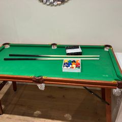 Folding pool table