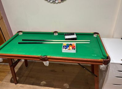 Folding pool table