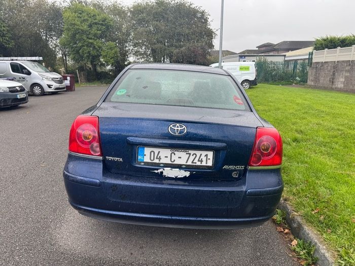 2004 Toyota Avensis