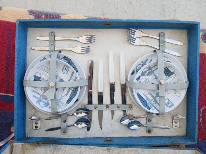 4 Person Vintage Picnic Hardcase