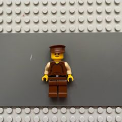 lego Star Wars sw0022 Naboo Security Officer minifigure - Brown Uniform, Yellow Head, Police Hat