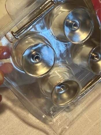 4 ceramic knobs