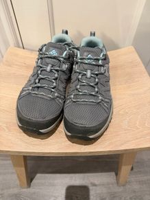 Columbia hiking shoes women size 7