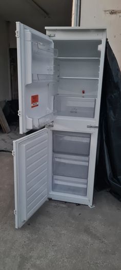 Hotpoint Integrated Fridge Freezer