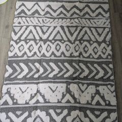 Kukoon grey tufted rug