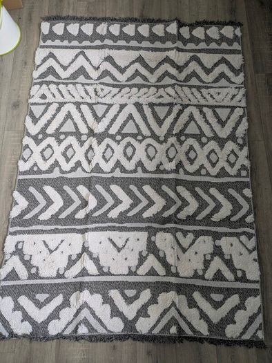 Kukoon grey tufted rug