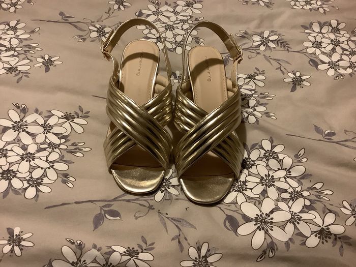 Gold Sandals size 7 (40)