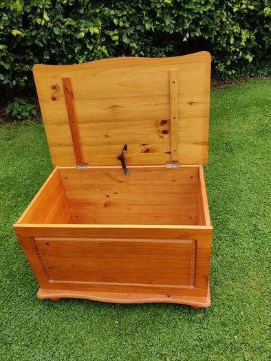 Pine Blanket Box