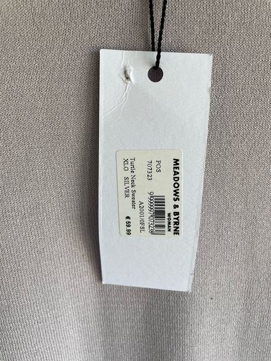 Meadows & Byrne silver turtleneck sweater size 14 to 16 - new
