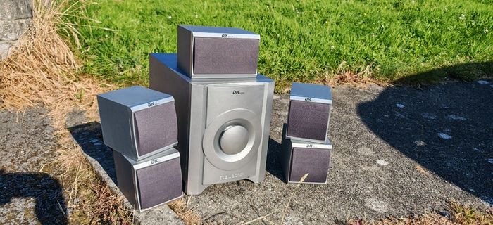 Free acoustic speakers
