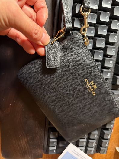 Authentic Coach Leather Wristlet / Card Holder (15x10cm)