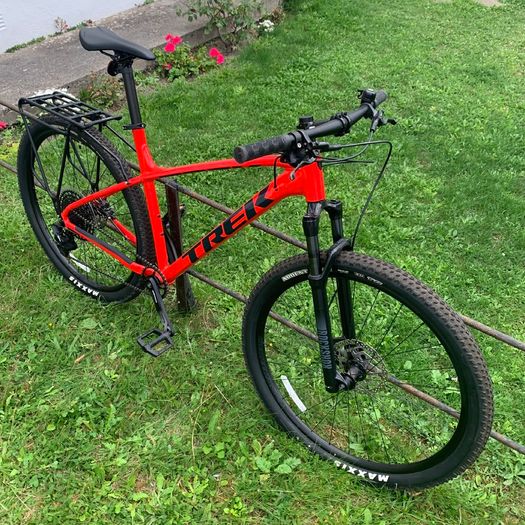 TREK Marlin 8 Mountain Bike - Size L - Pristine Excellent Condition