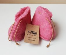Irish wool baby slippers by "Sheep by the Sea" size 0 - 6 mths light pink