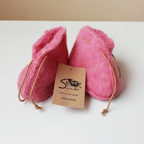 Irish wool baby slippers by "Sheep by the Sea" size 0 - 6 mths light pink