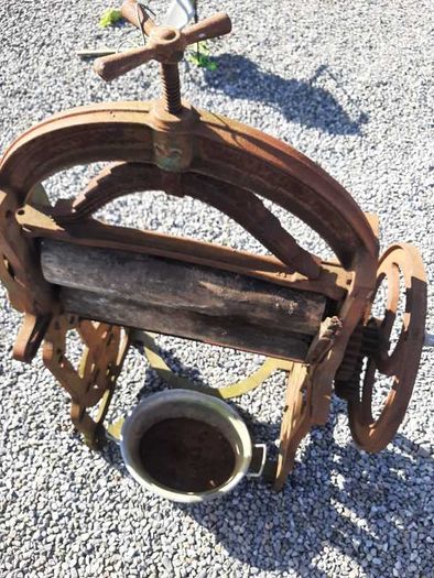 Antique mangle excellent condition delivery available