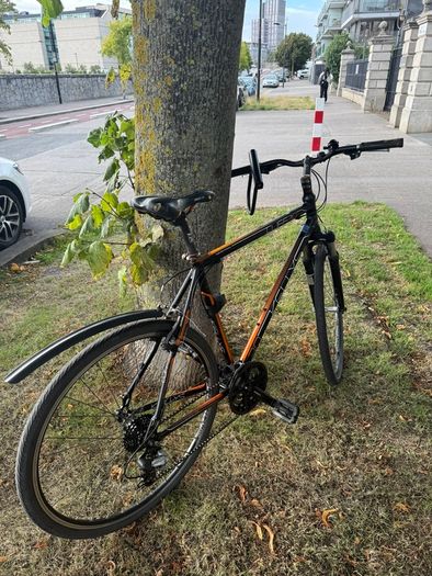Cube Hybrid Bike 28" 700x35C Shimano Mudguards Lock