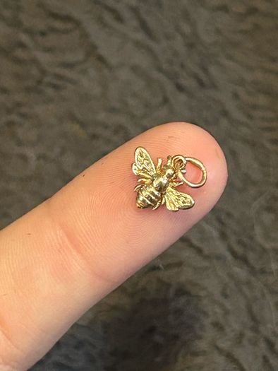 14k solid yellow gold (stamped) bee charm