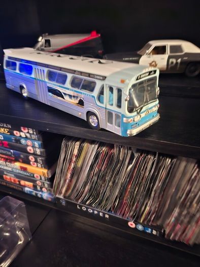 Model Bus