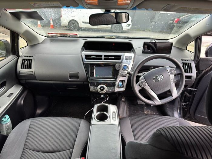 Toyota Prius Alpha 2015 7 Seater Auto Family Car