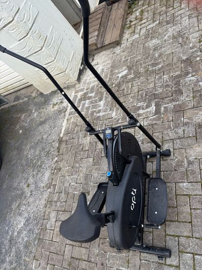 Elliptical trainer.