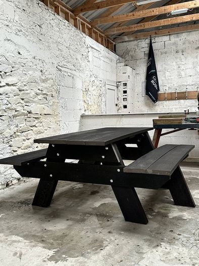 picnic table