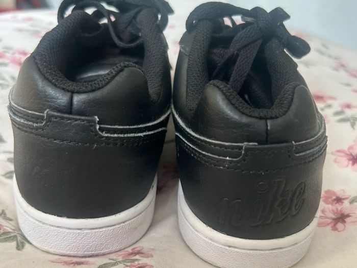 Nike runners size 4