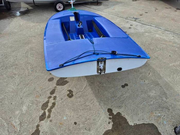 sailing dinghy