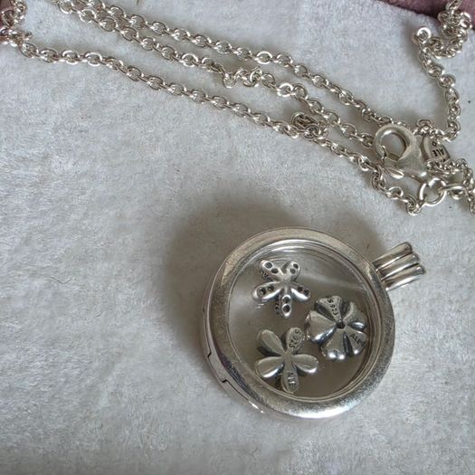 PANDORA floating Memories locket necklace with 3 petite flowers,very good condition